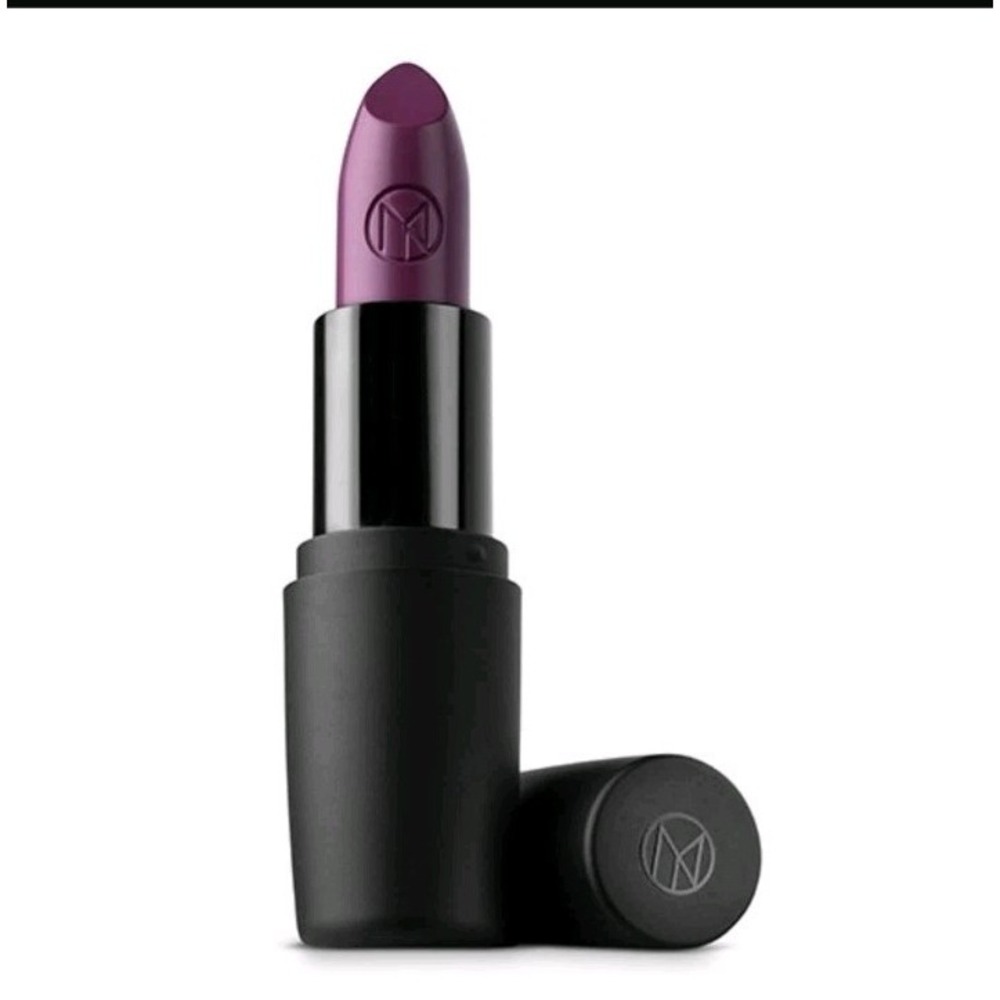New IL Makiage Violet Matte Finish Lip Slip Lipstick Soft Creamy Lip Color